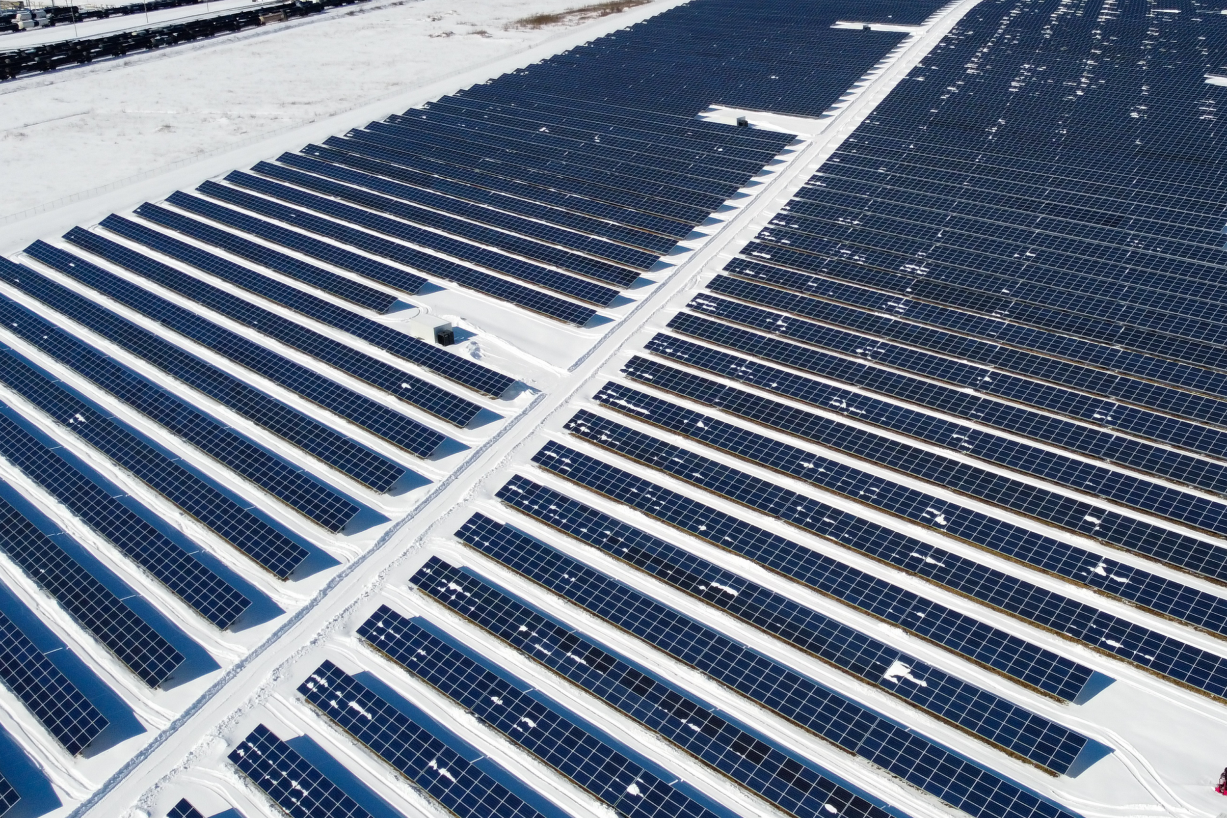 Maximizing solar power production during snow seasons
